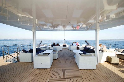 cruise-variety-deck-lounge
