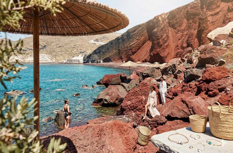 Santorini-Travel-Guide-Greece-4-red-beach